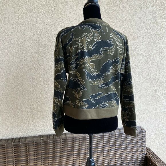 Forever 21 Womens Sweatshirt Size Medium Camouflage Camo Draped Olive Black - Picture 4 of 7